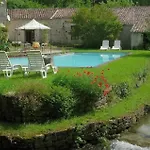 Maison Charmante Avec Piscine Partagee A Holiday home *