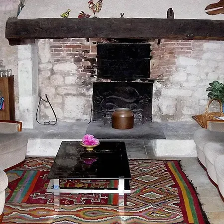 Maison Charmante Avec Piscine Partagee A Holiday home *
