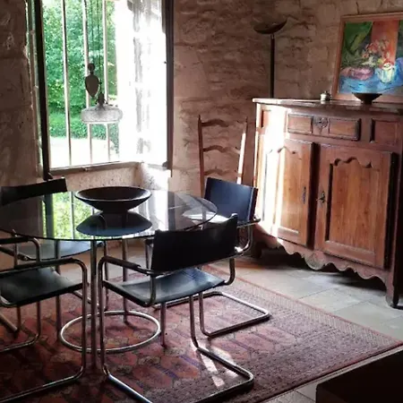 Maison Charmante Avec Piscine Partagee A *
