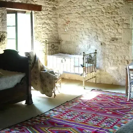 Maison Charmante Avec Piscine Partagee A Holiday home