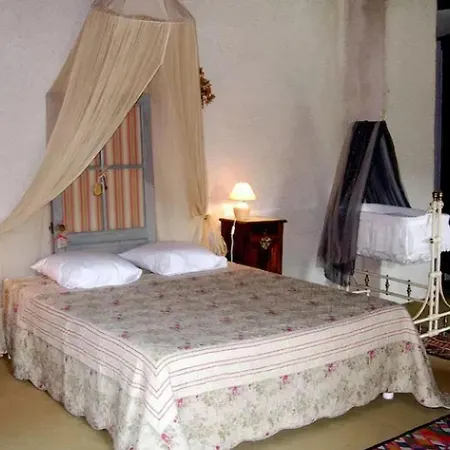 Maison Charmante Avec Piscine Partagee A *
