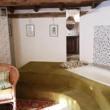 Maison Charmante Avec Piscine Partagee A Holiday home