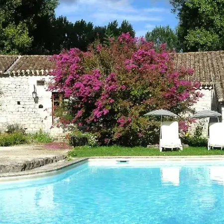 Maison Charmante Avec Piscine Partagee A * Montaigu-de-Quercy
