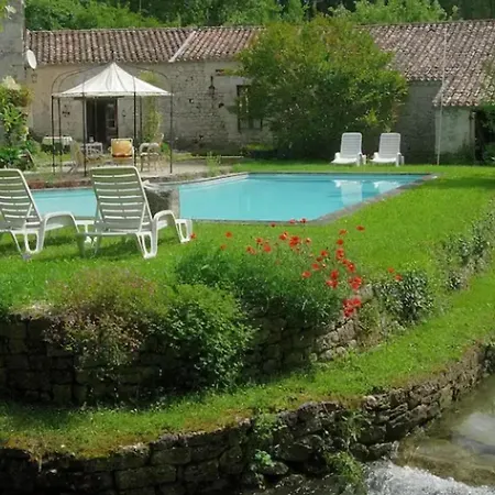 Maison Charmante Avec Piscine Partagee A Ferienhaus *