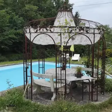 Maison Charmante Avec Piscine Partagee A *