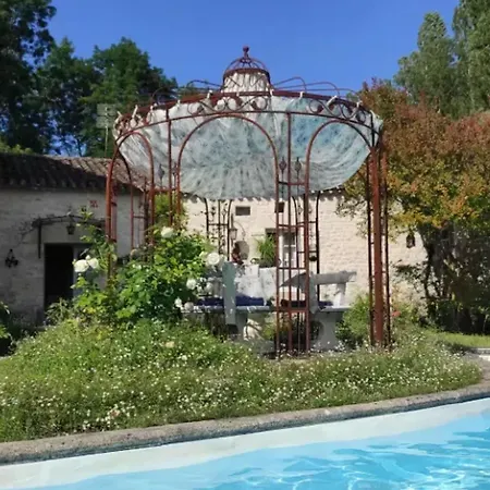 Maison Charmante Avec Piscine Partagee A * Montaigu-de-Quercy