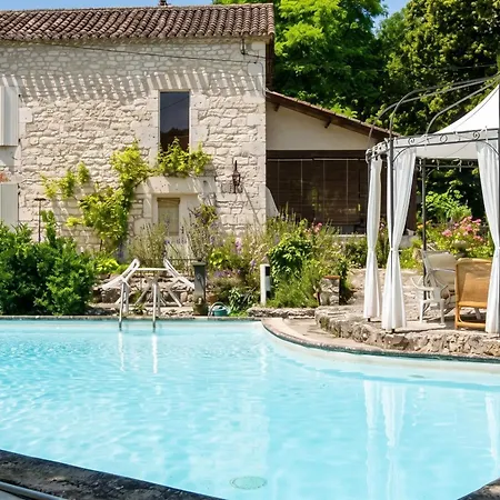 Casa vacanze Maison Charmante Avec Piscine Partagée à Montaigu-de-Quercy