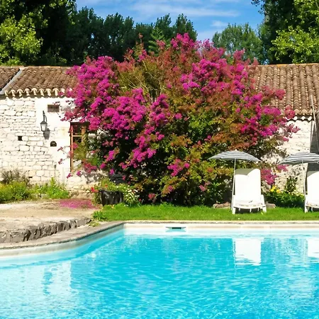 Casa vacanze Maison Charmante Avec Piscine Partagée à