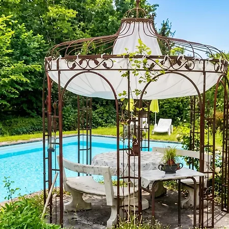 Maison Charmante Avec Piscine Partagée à