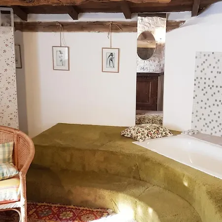 Maison Charmante Avec Piscine Partagée à Montaigu-de-Quercy